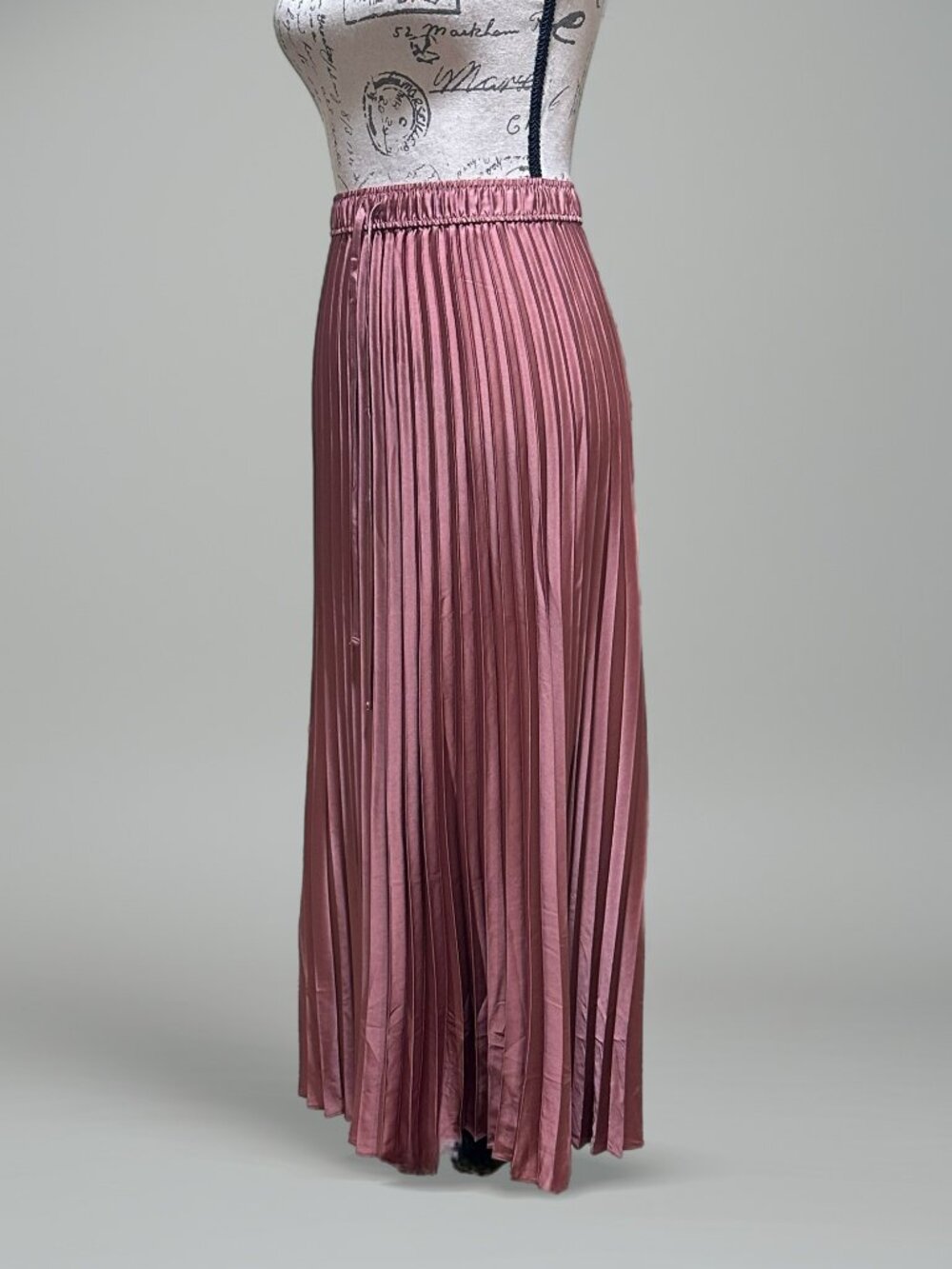 Express Blush Pink High Waist Pleated Satin Maxi Skirt NWT Sz XL - Picture 3 of 8